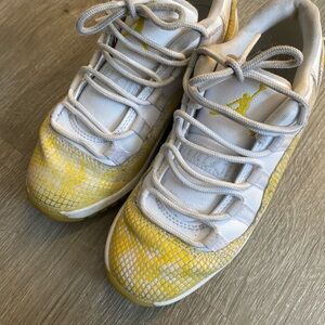 Nike Air Jordan 11 Low Yellow Snakeskin GS 1.5Y White Tour Yellow Kids Youth